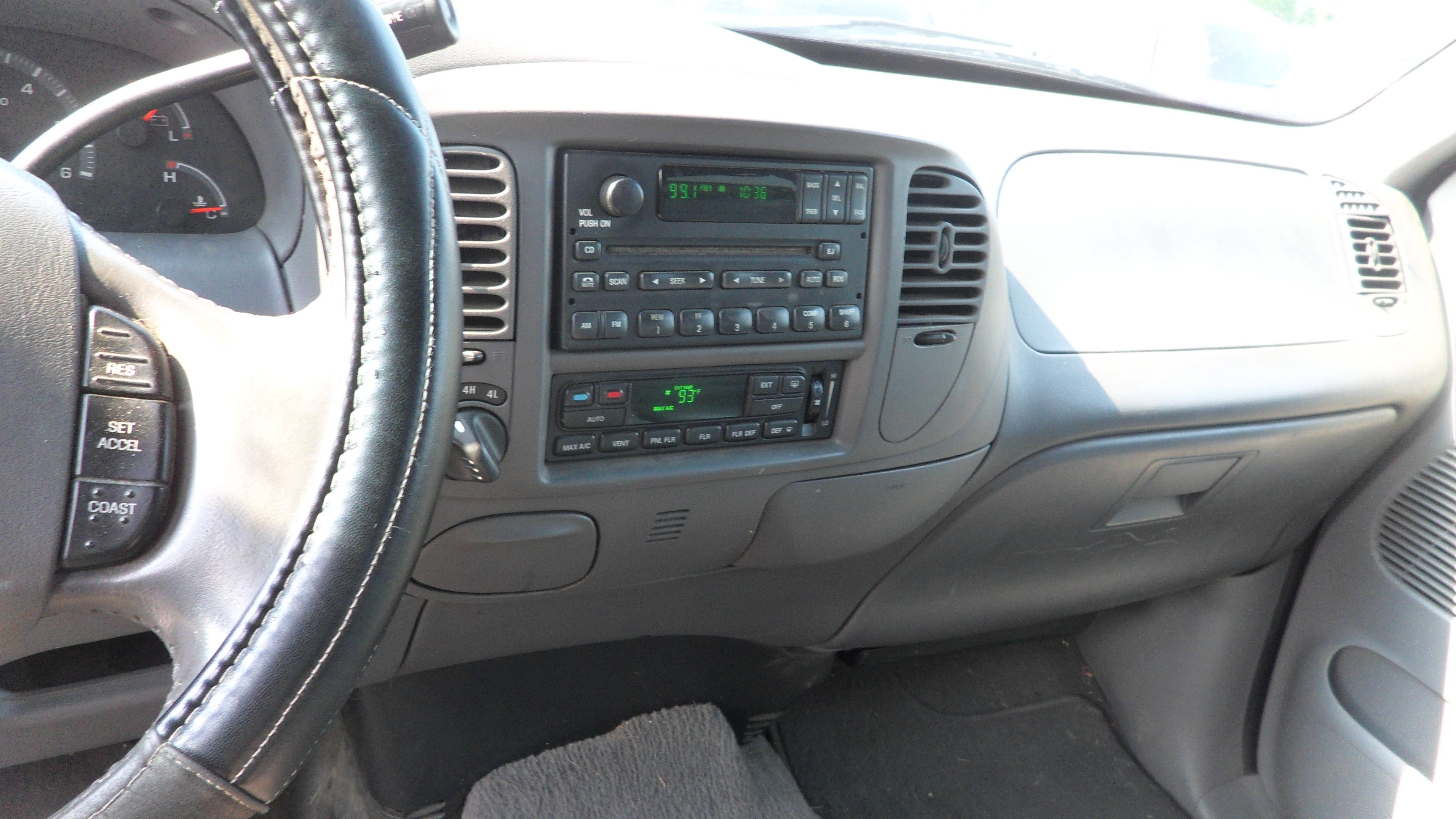 2003 Ford F-150 XLT