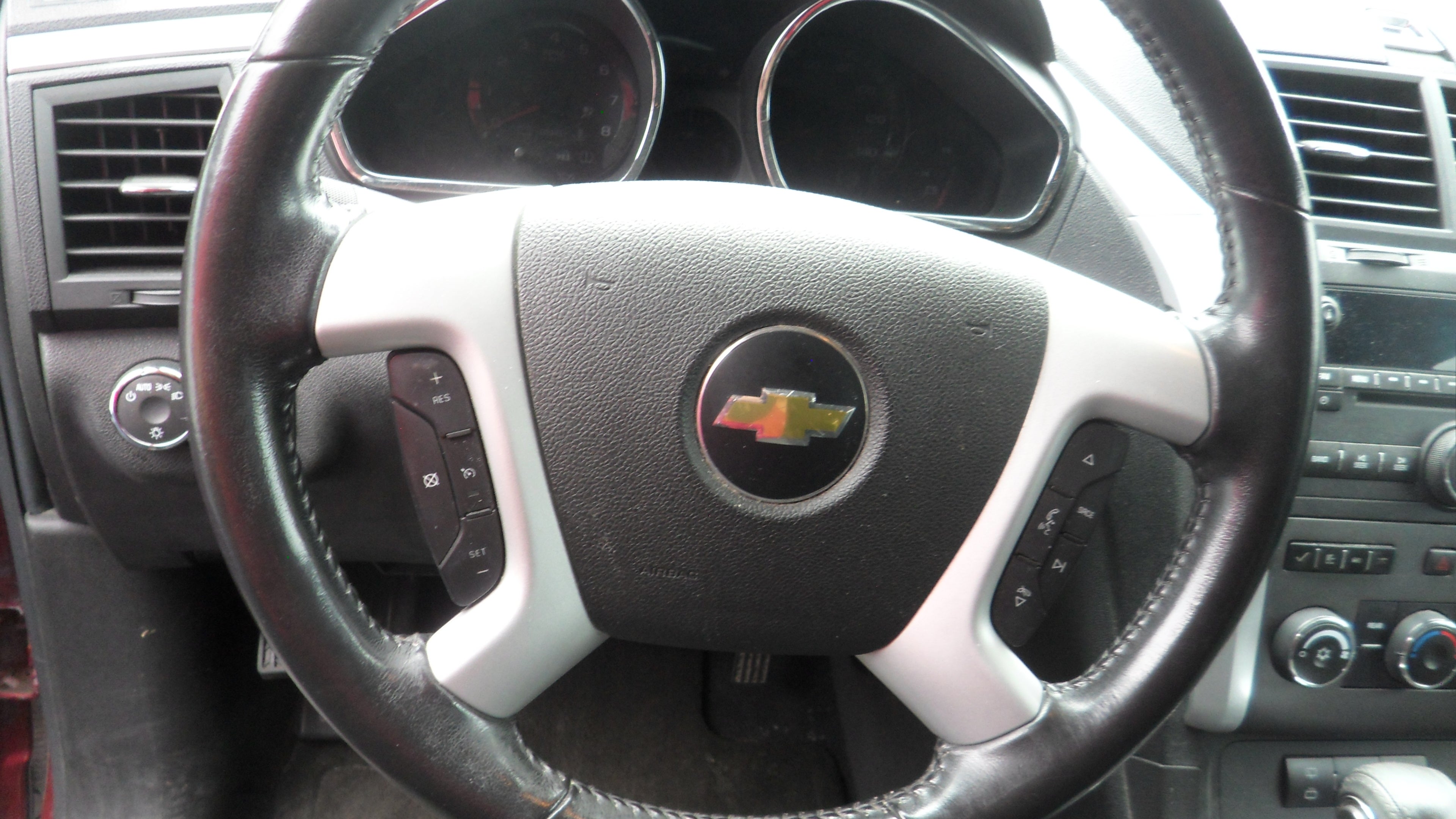 2011 Chevrolet Traverse LT w/1LT