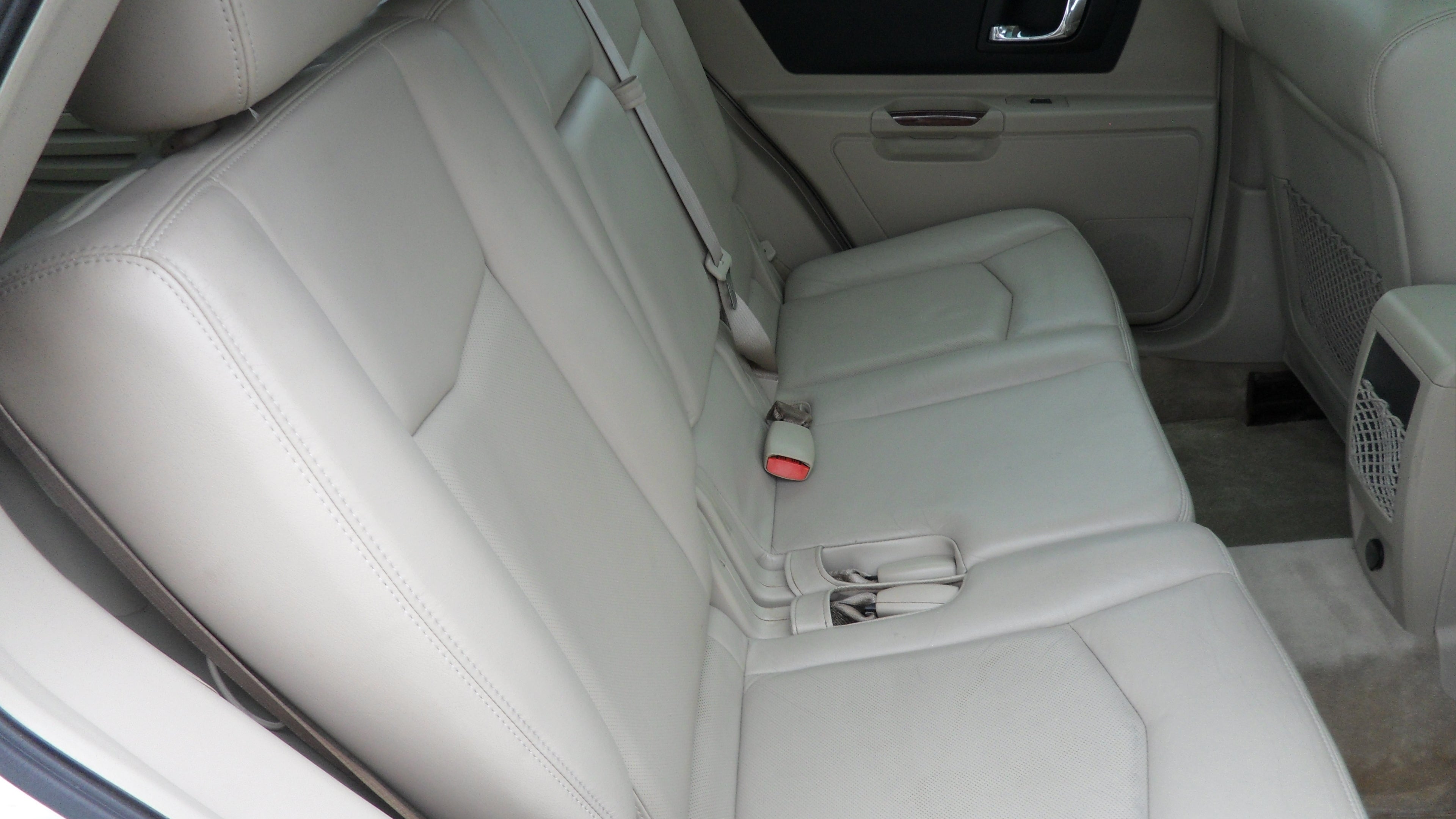 2005 Cadillac SRX Base