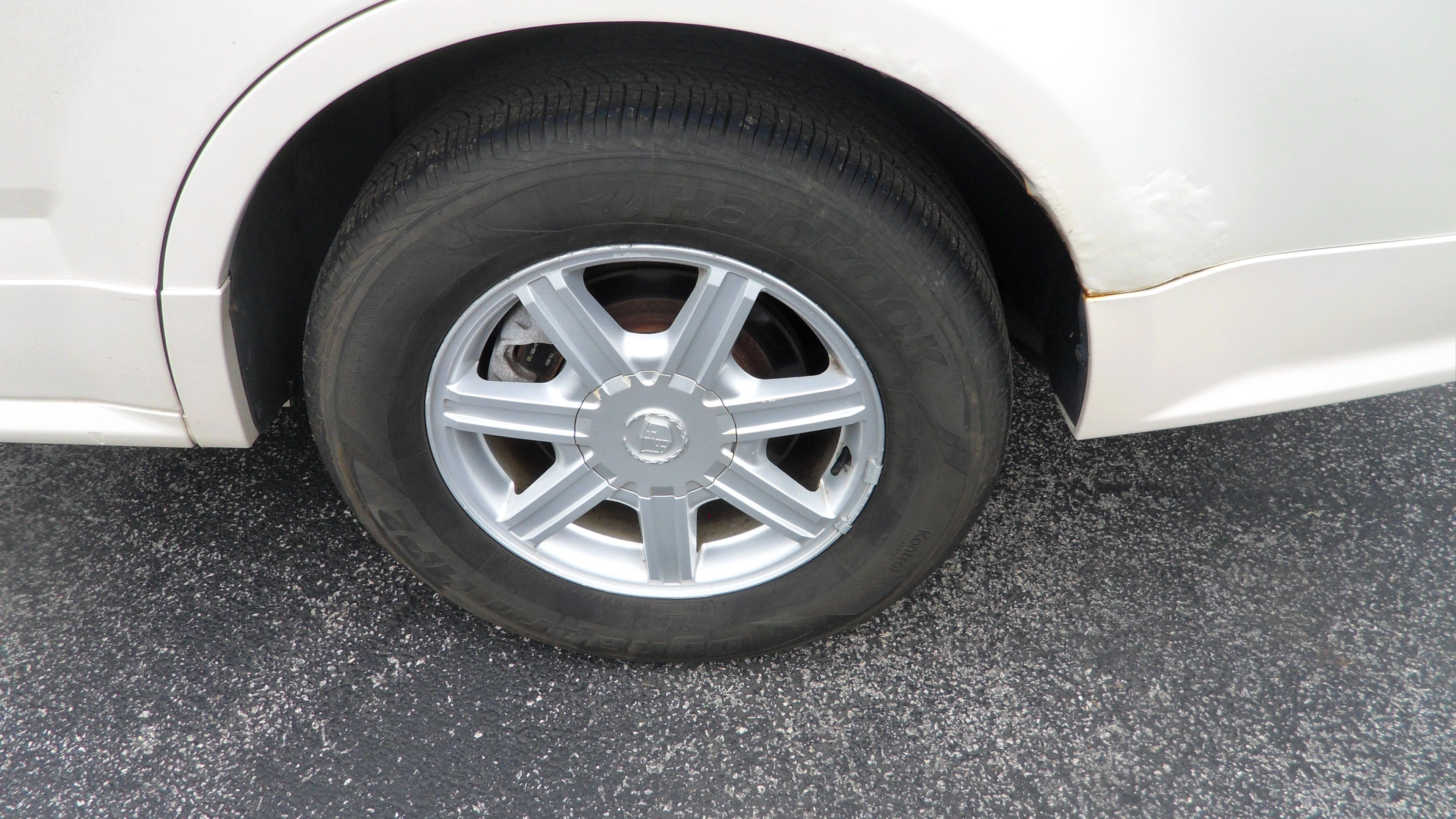 2005 Cadillac SRX Base