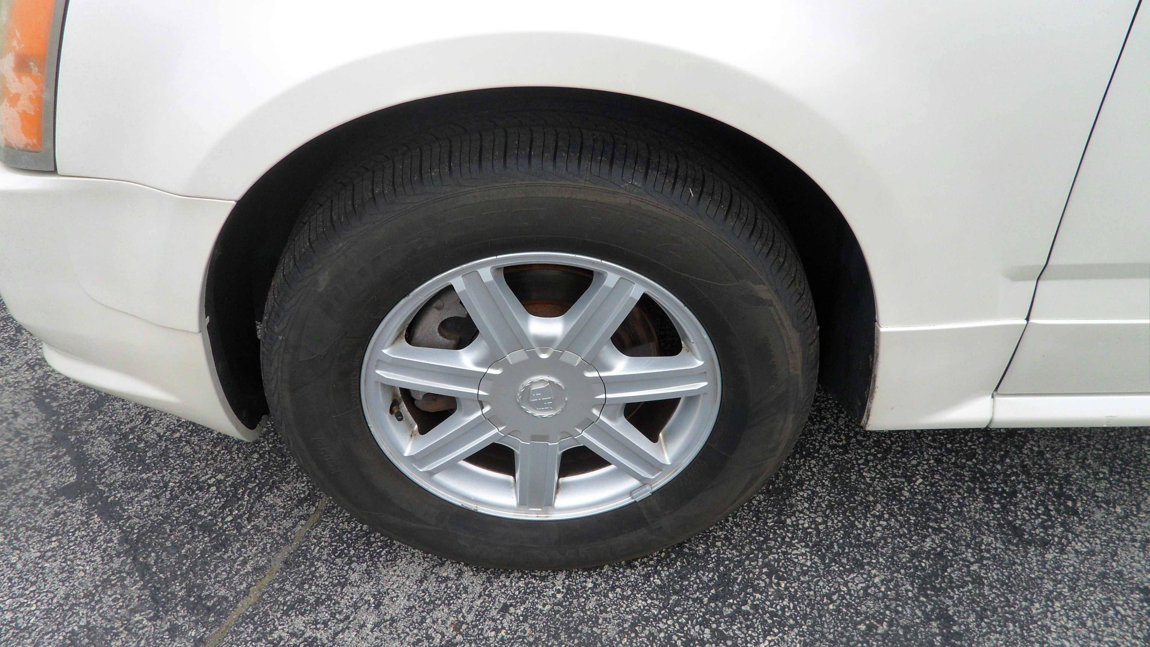 2005 Cadillac SRX Base