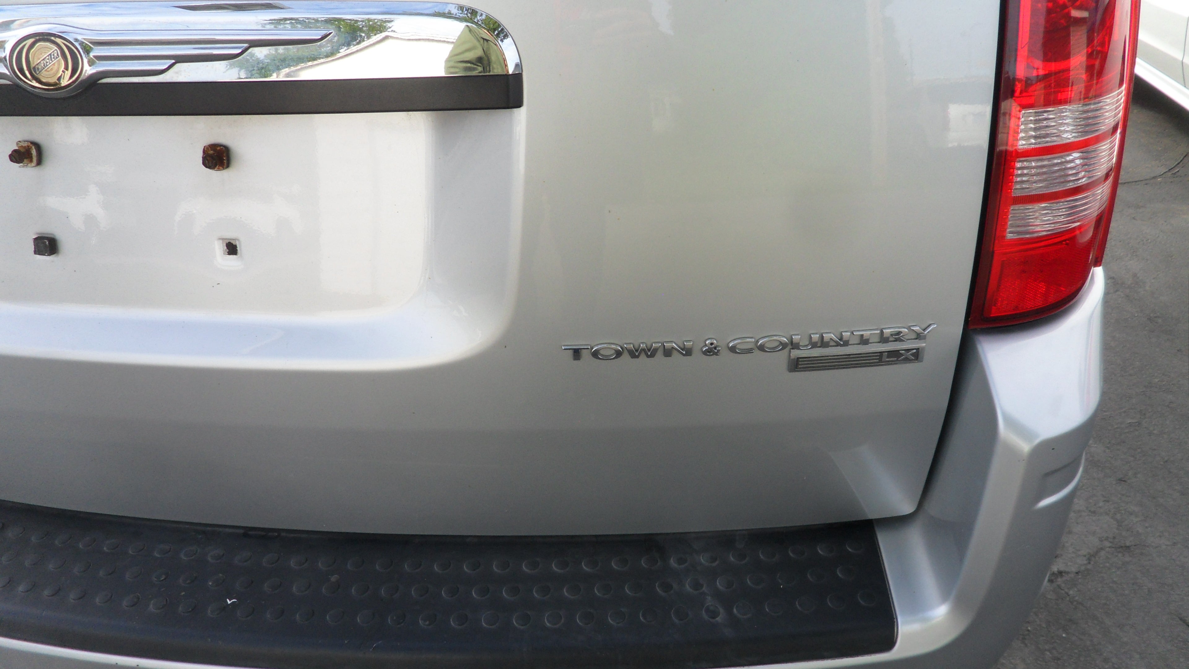 2010 Chrysler Town & Country LX