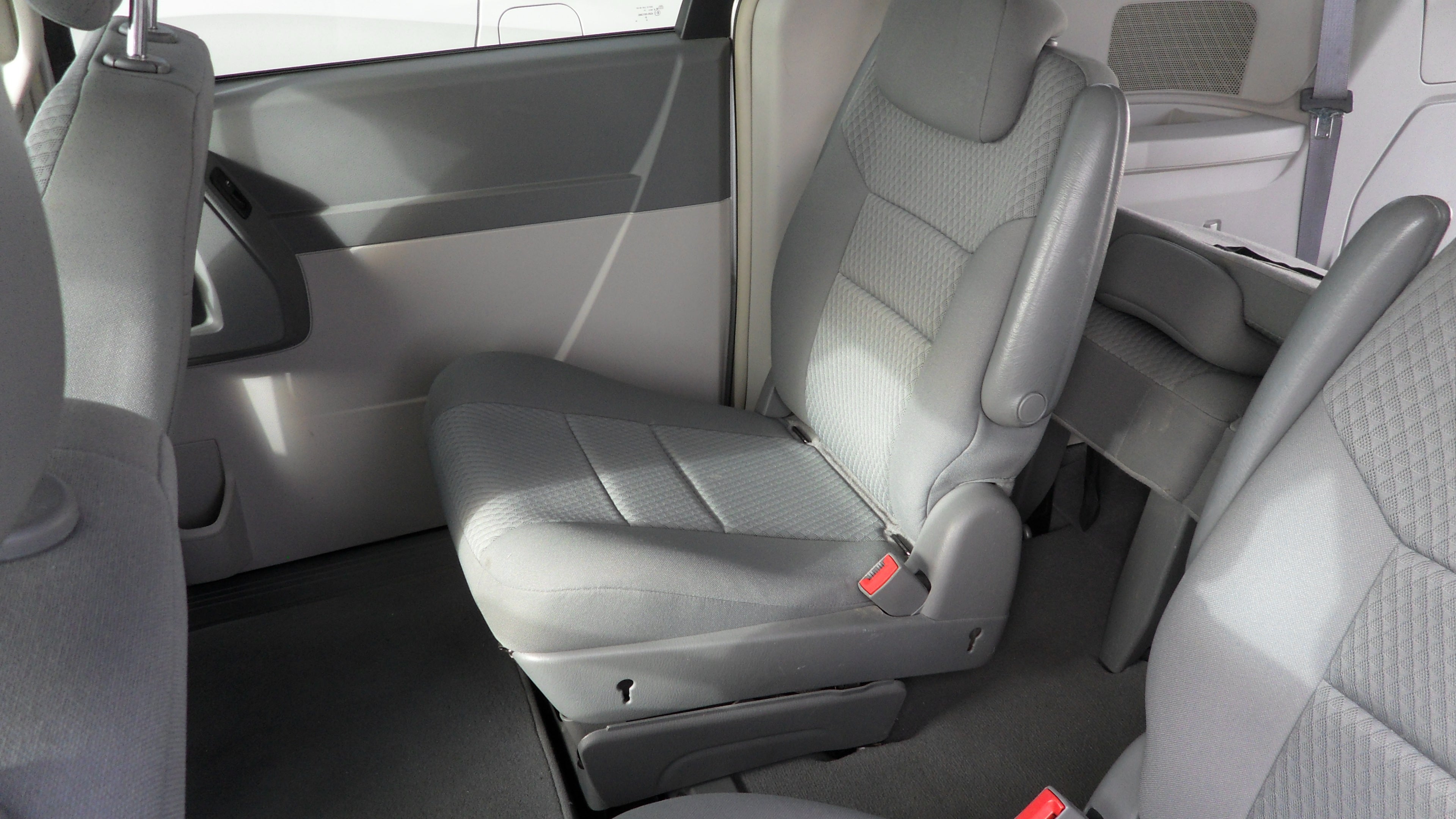 2010 Chrysler Town & Country LX