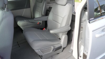 2010 Chrysler Town & Country LX