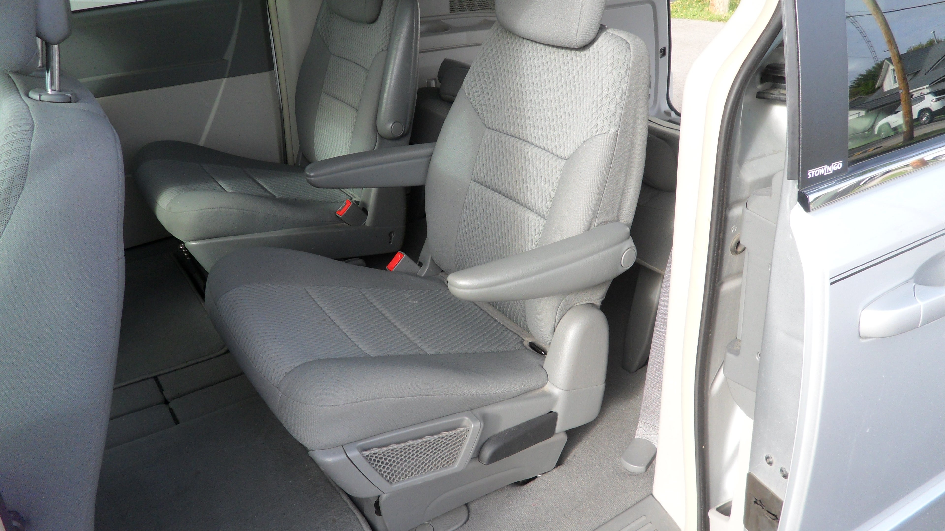 2010 Chrysler Town & Country LX