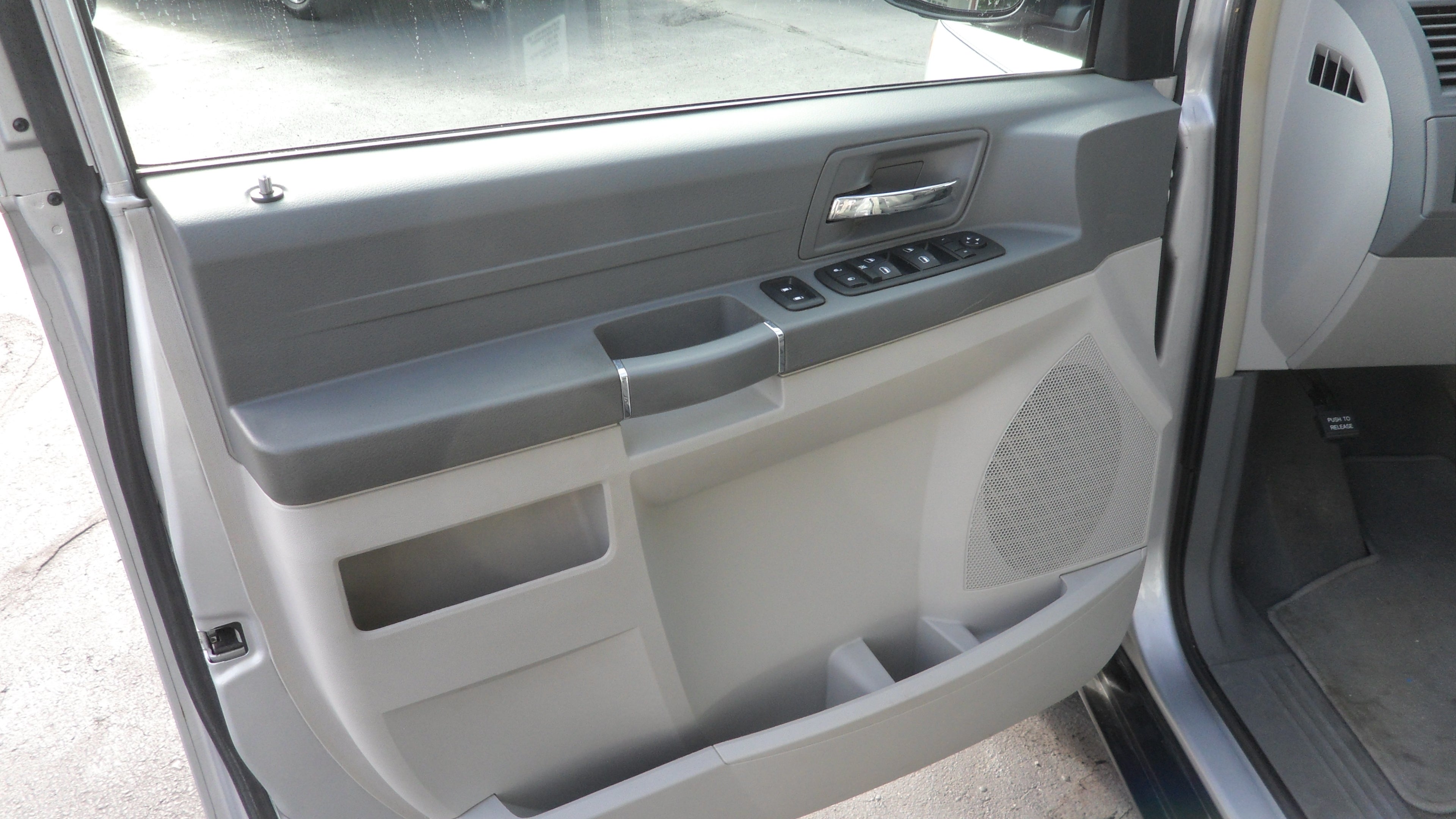 2010 Chrysler Town & Country LX