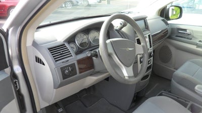 2010 Chrysler Town & Country LX