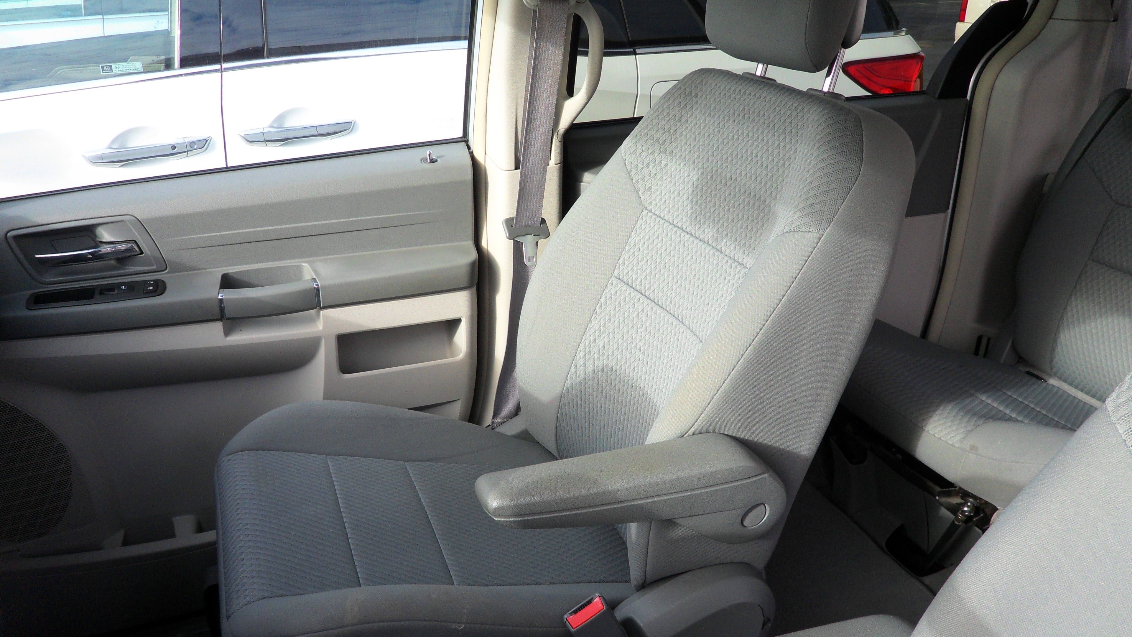2010 Chrysler Town & Country LX