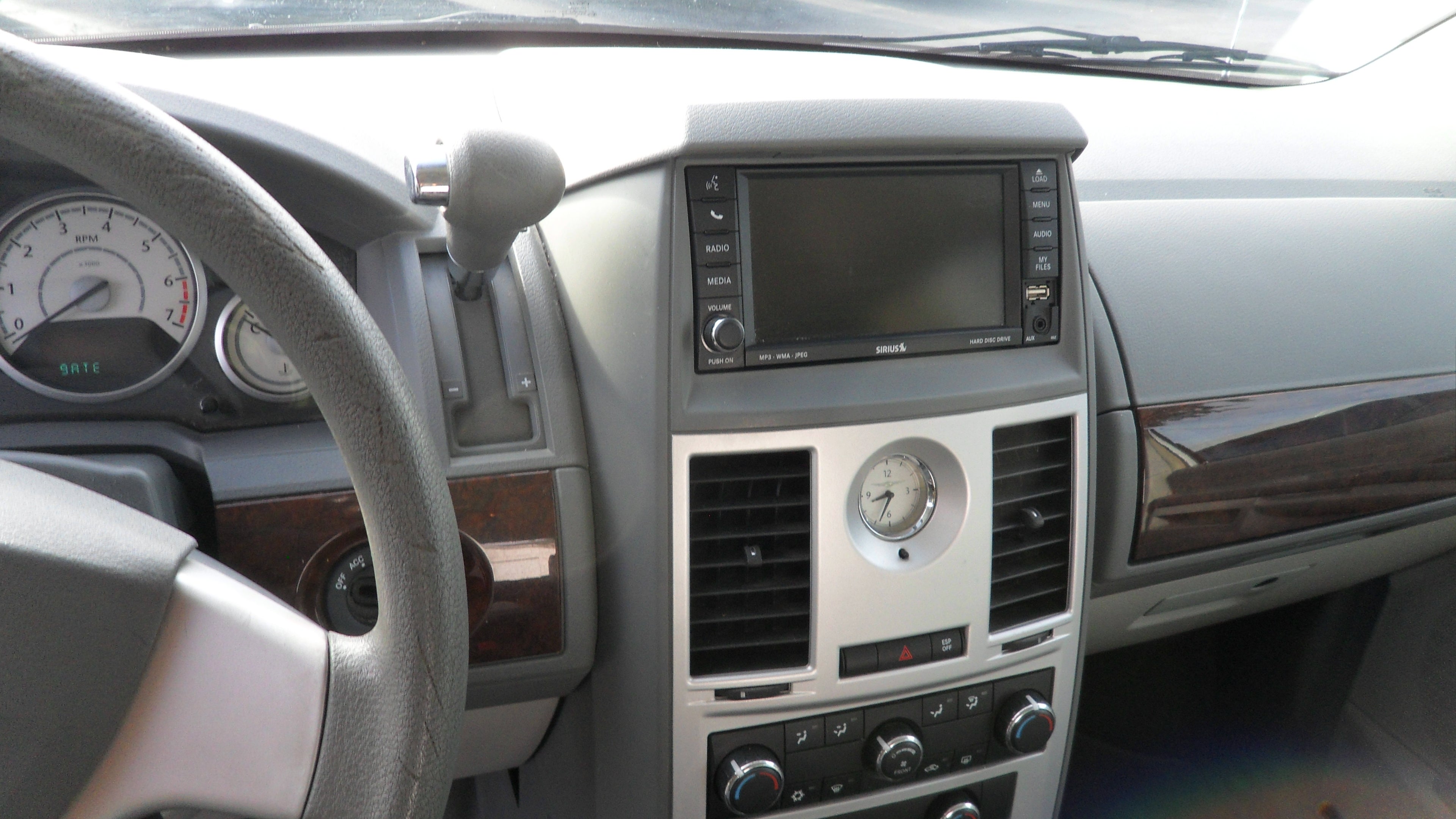 2010 Chrysler Town & Country LX