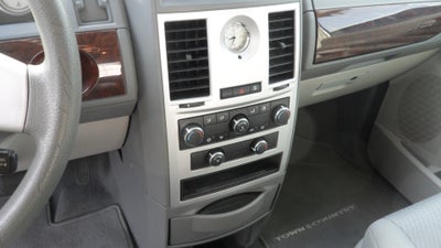 2010 Chrysler Town & Country LX