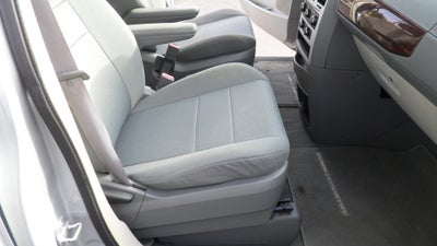 2010 Chrysler Town & Country LX