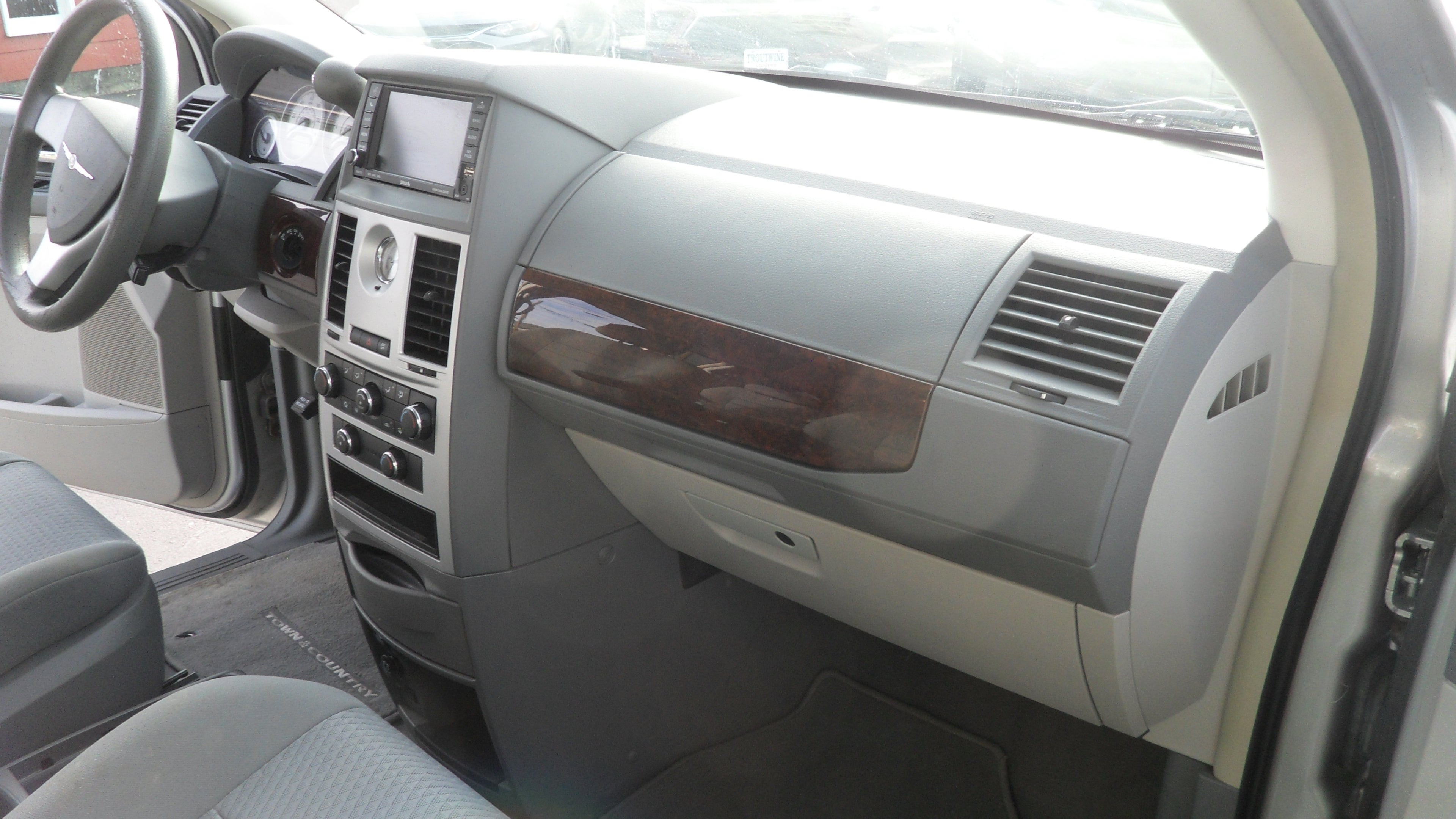 2010 Chrysler Town & Country LX