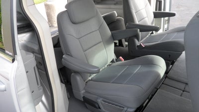 2010 Chrysler Town & Country LX
