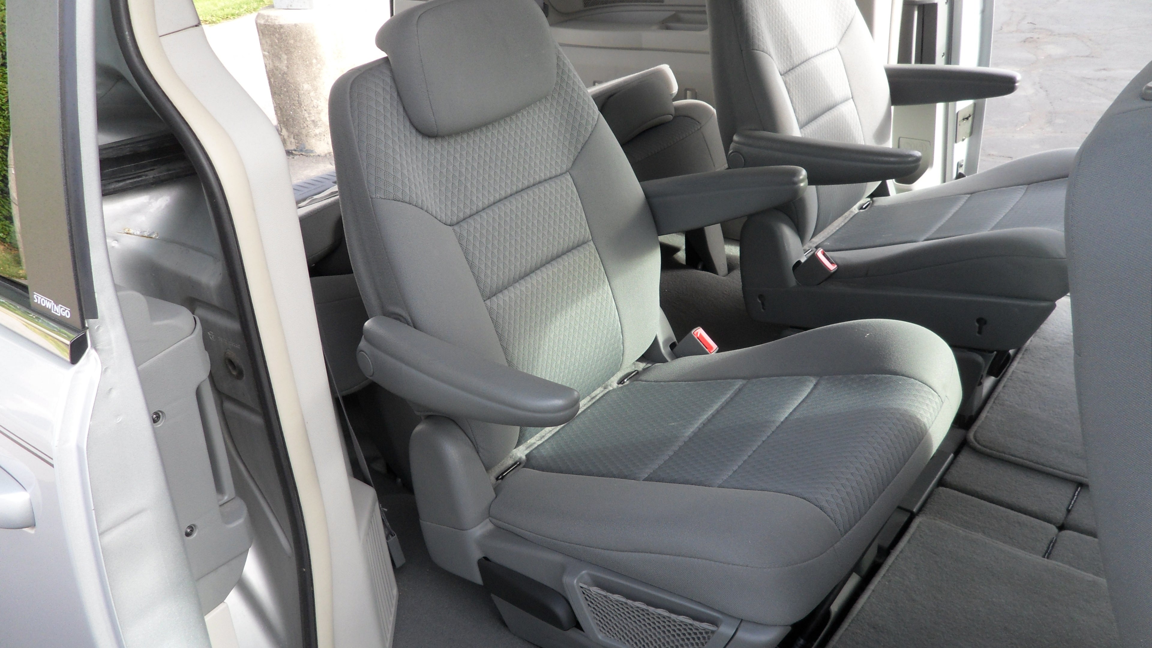 2010 Chrysler Town & Country LX