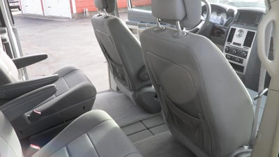 2010 Chrysler Town & Country LX