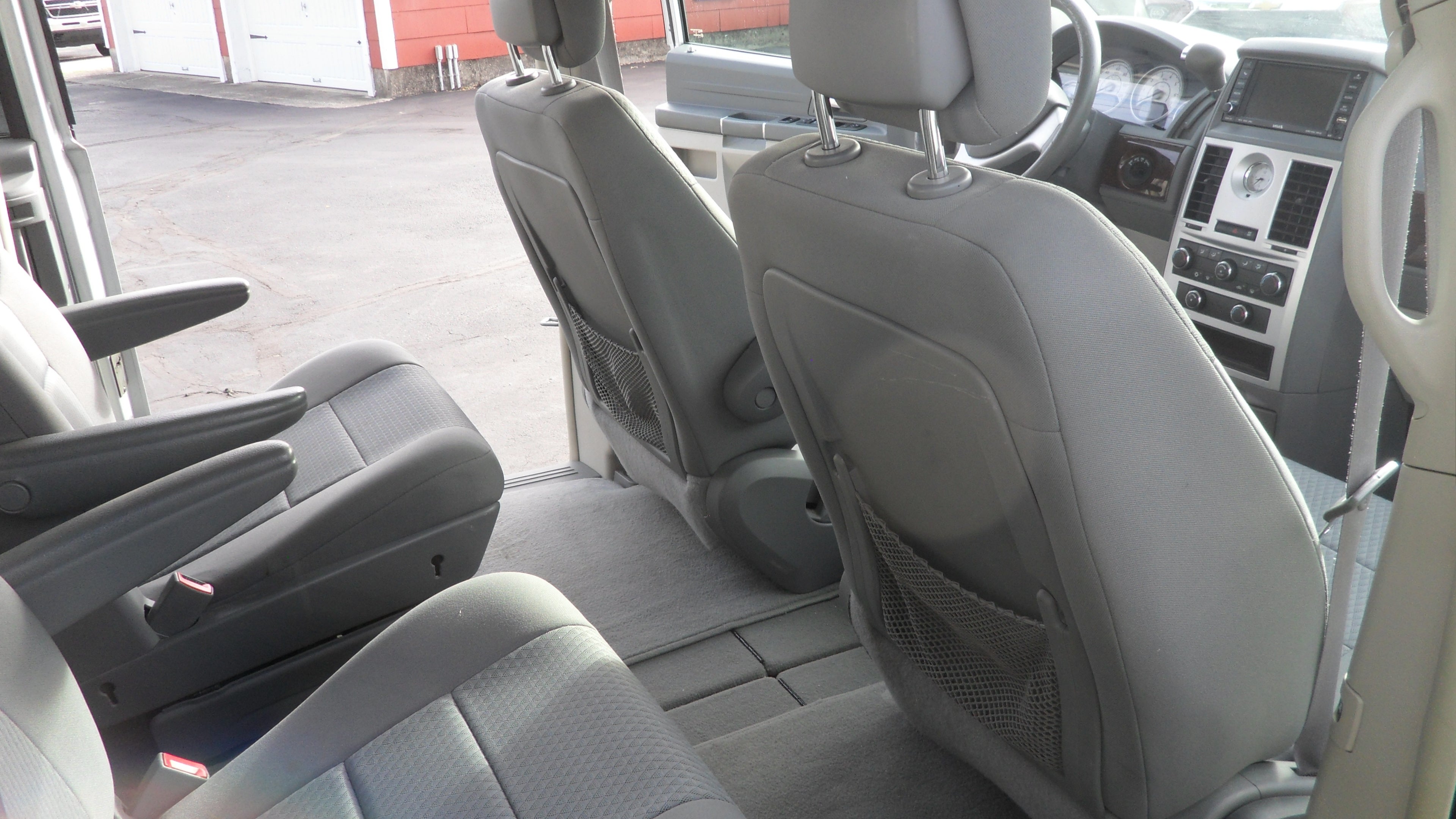 2010 Chrysler Town & Country LX