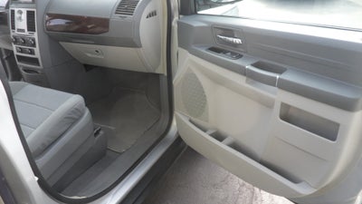 2010 Chrysler Town & Country LX