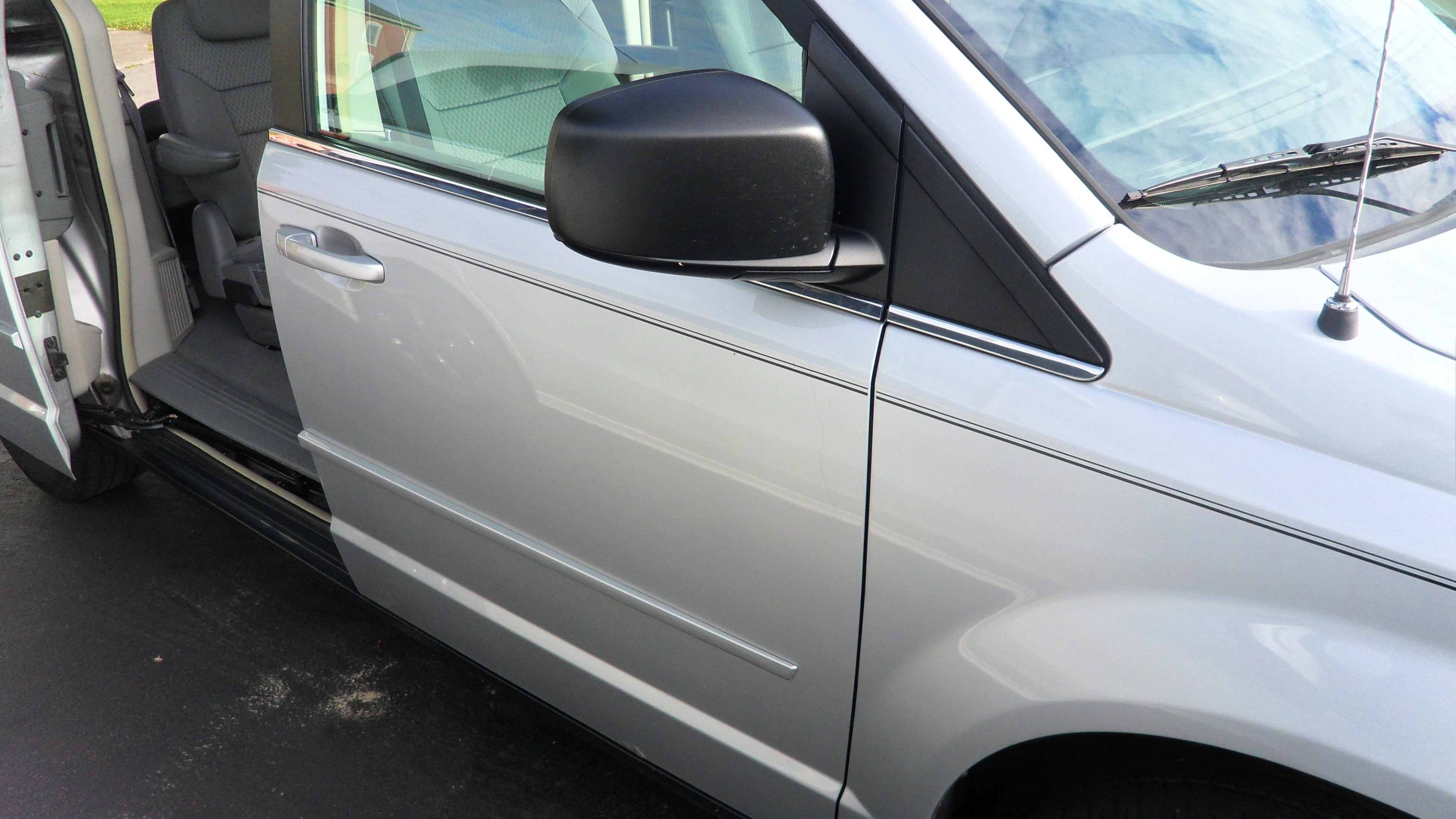 2010 Chrysler Town & Country LX