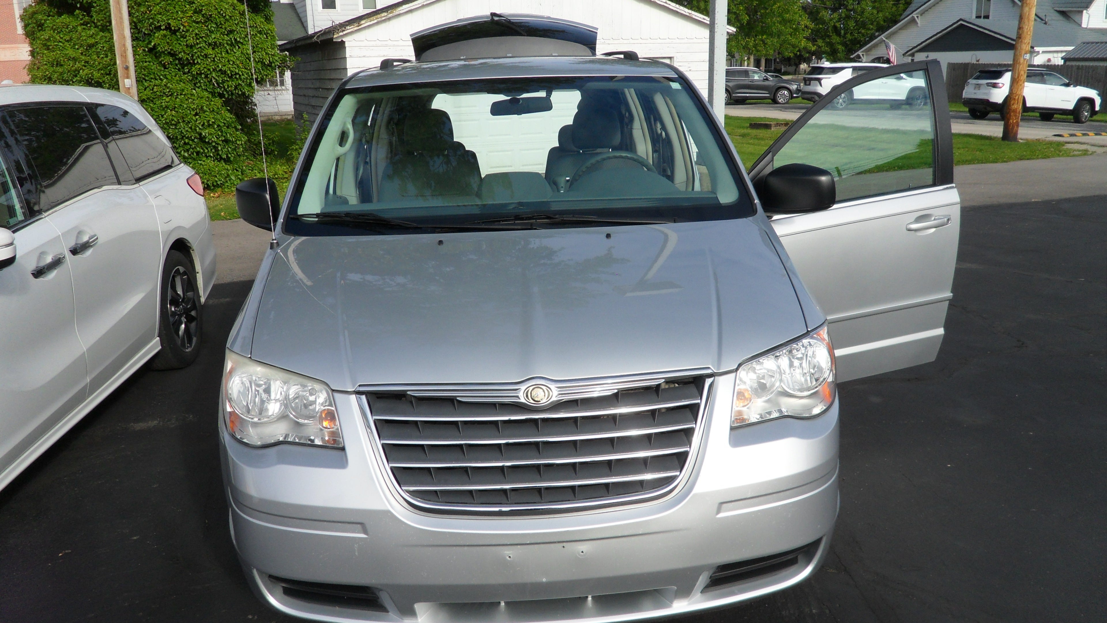 2010 Chrysler Town & Country LX