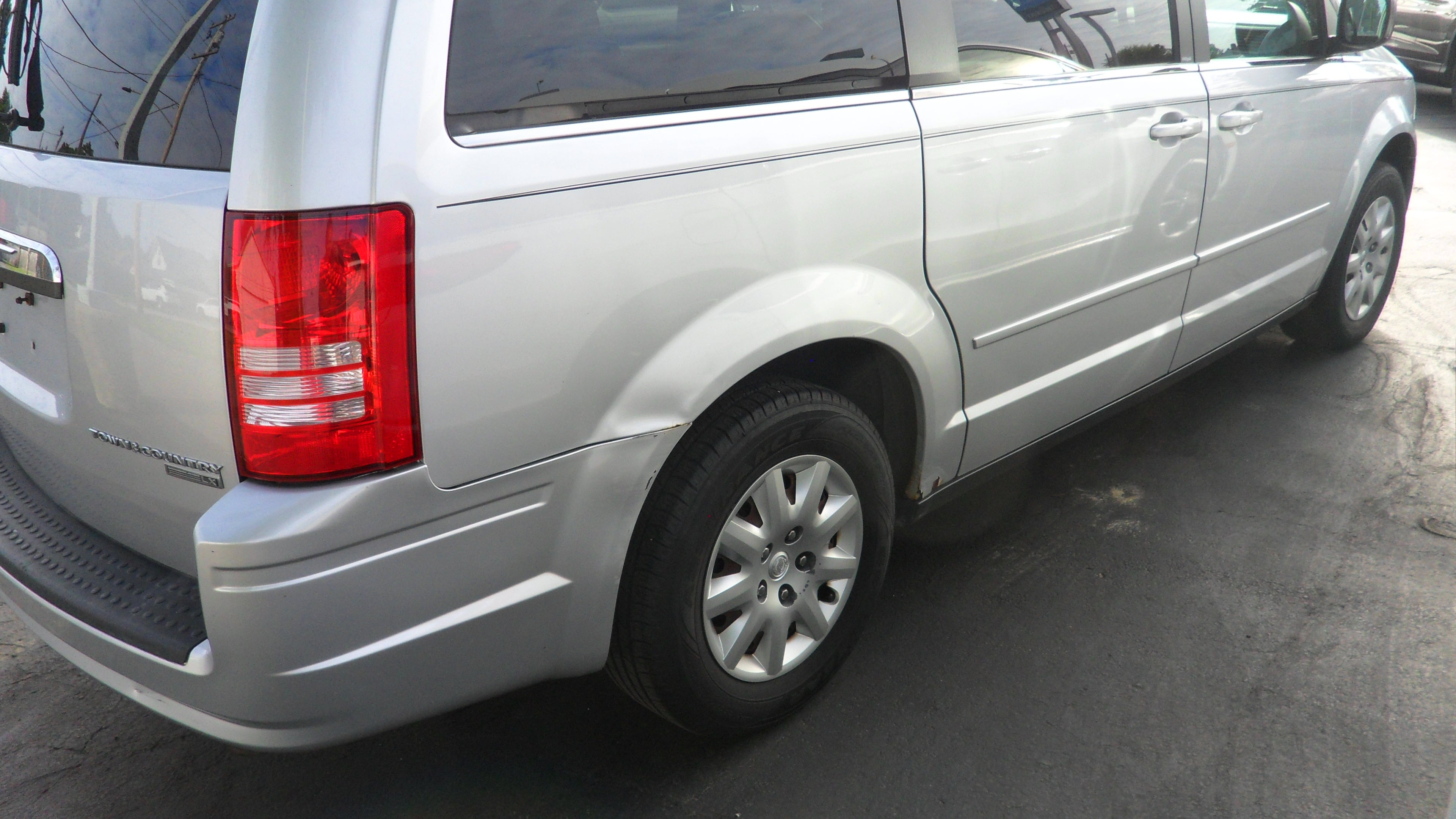 2010 Chrysler Town & Country LX