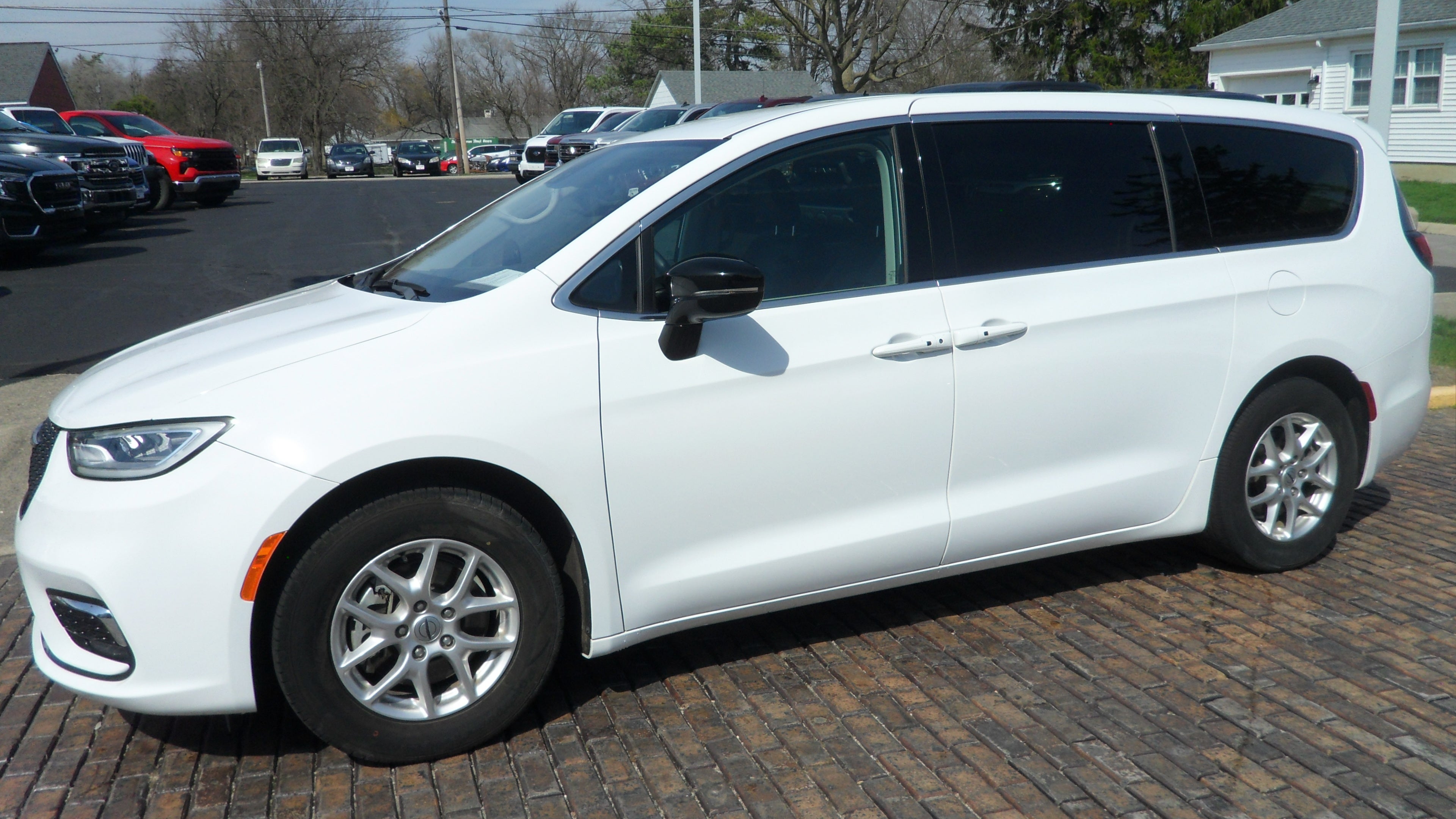 2024 Chrysler Pacifica Touring L
