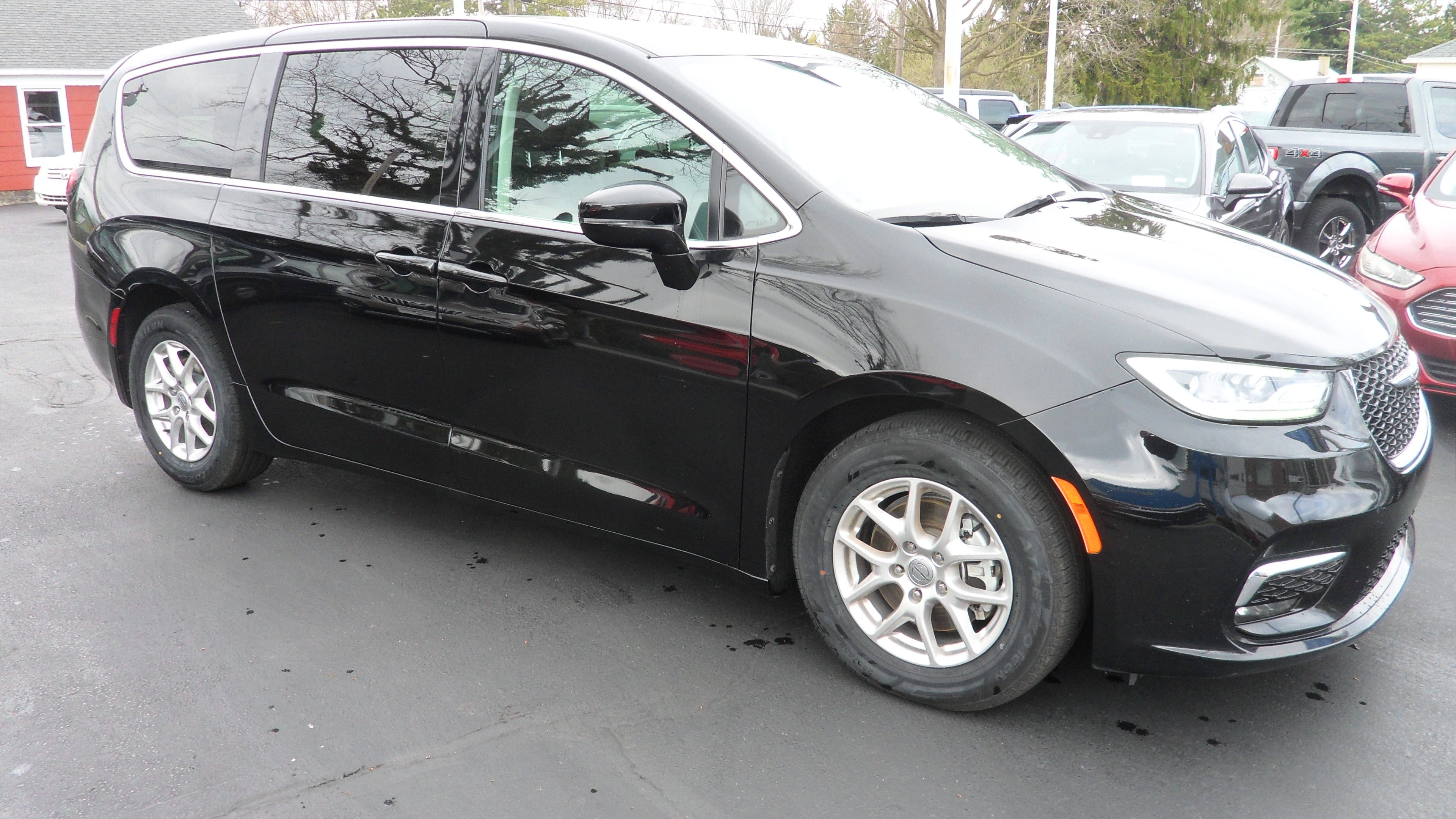 2024 Chrysler Pacifica Touring L