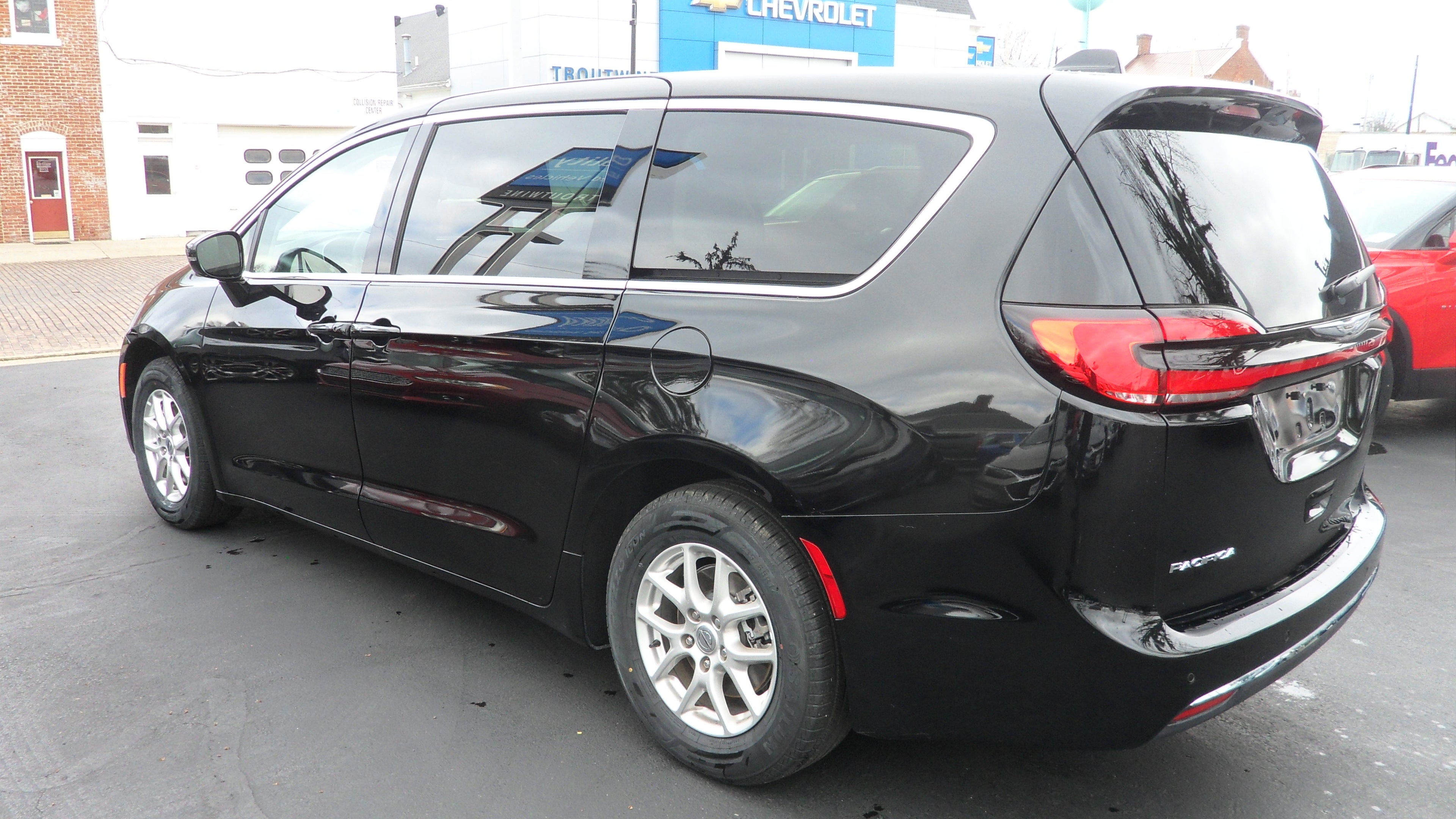2024 Chrysler Pacifica Touring L