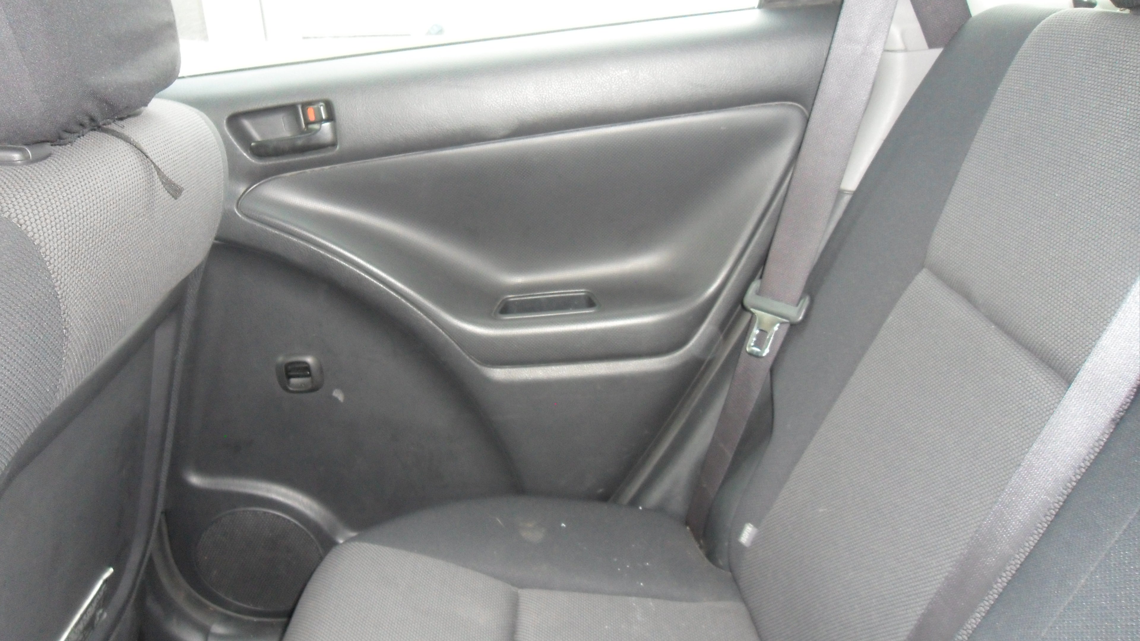 2004 Pontiac Vibe Base