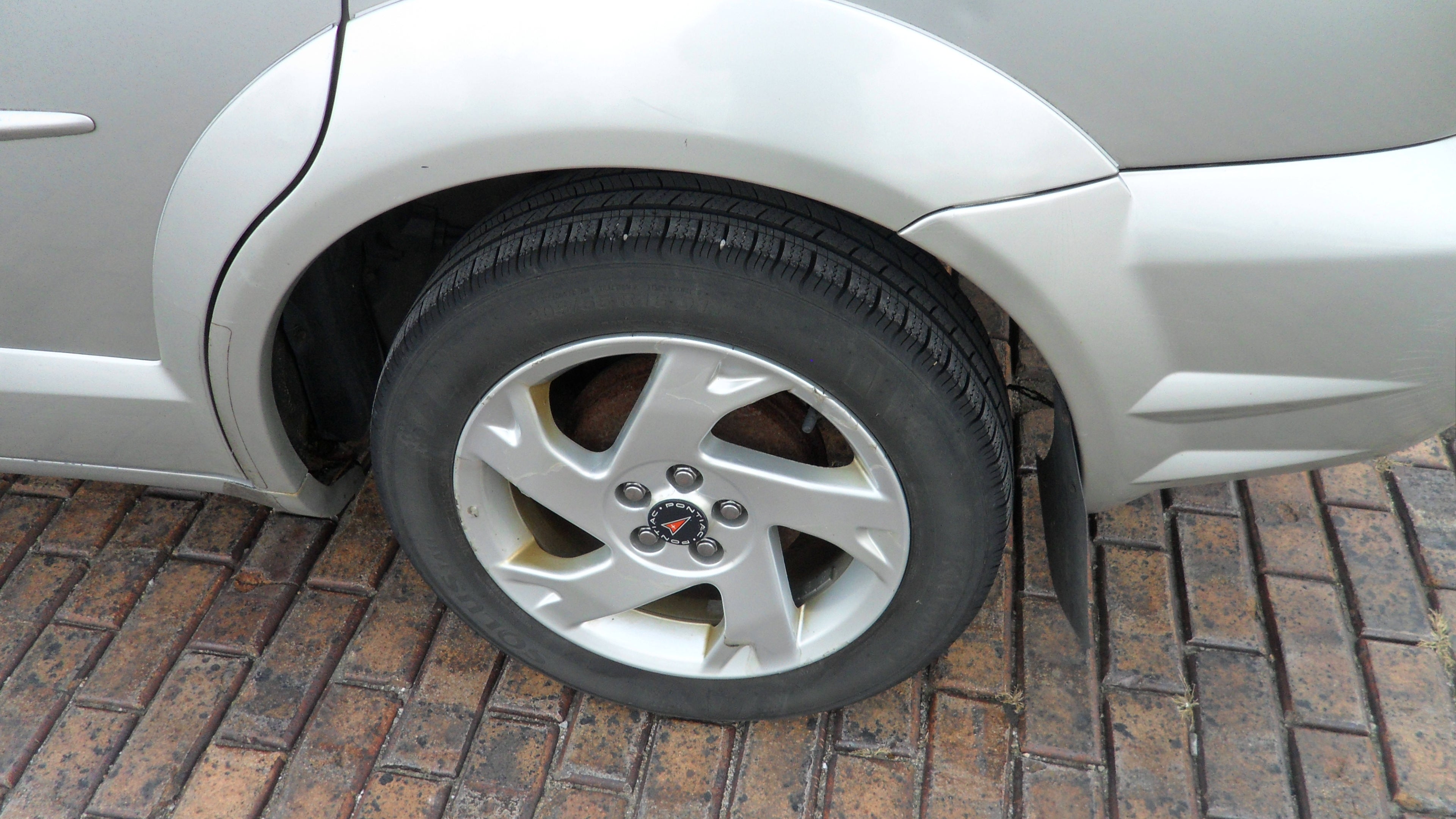 2004 Pontiac Vibe Base