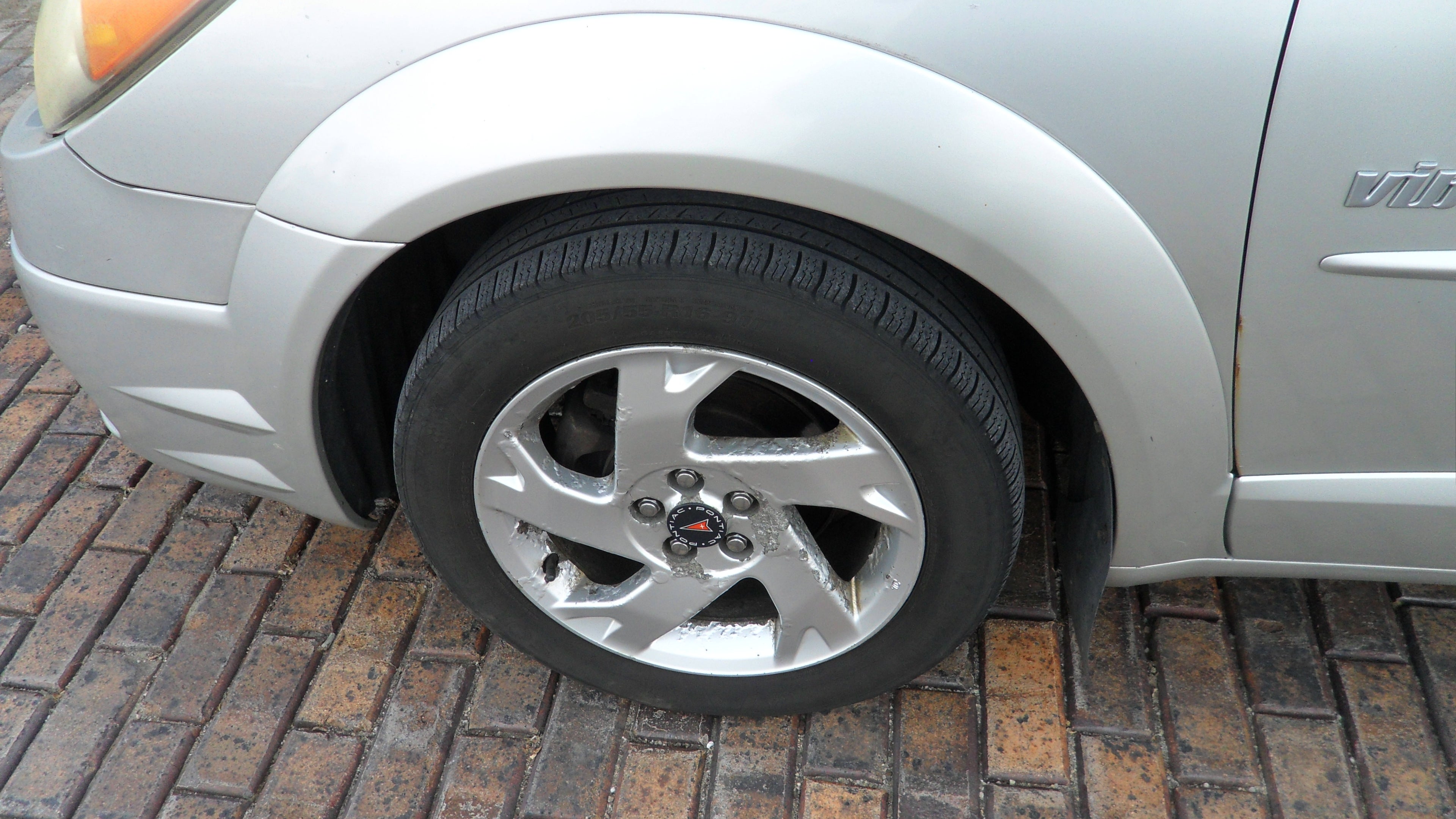 2004 Pontiac Vibe Base