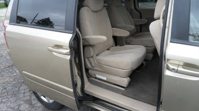 2008 Kia Sedona LX