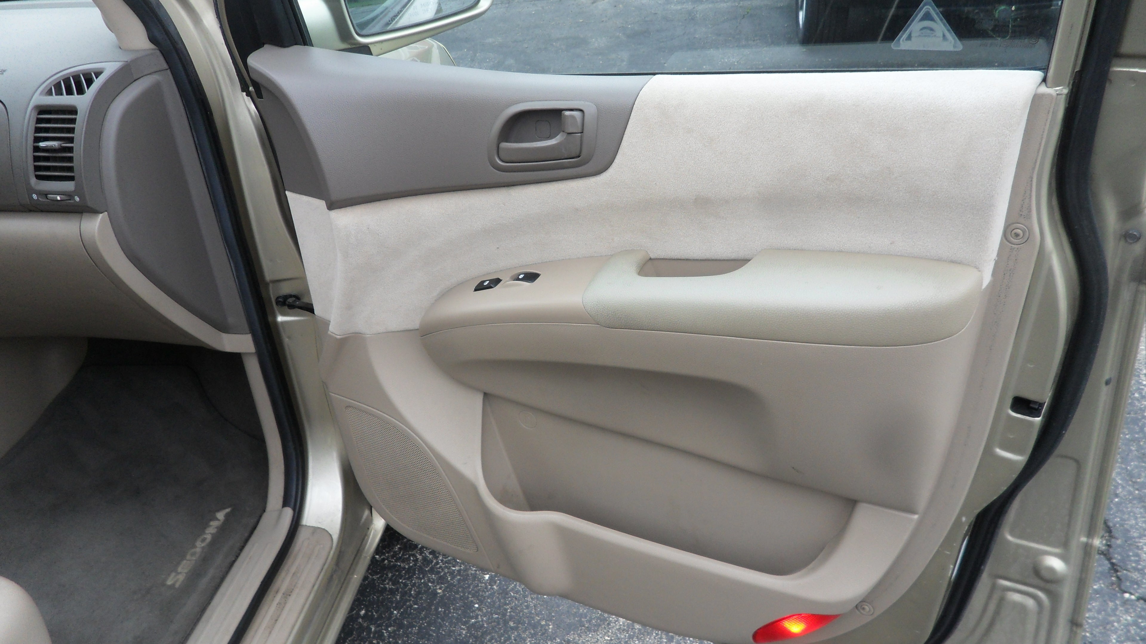 2008 Kia Sedona LX