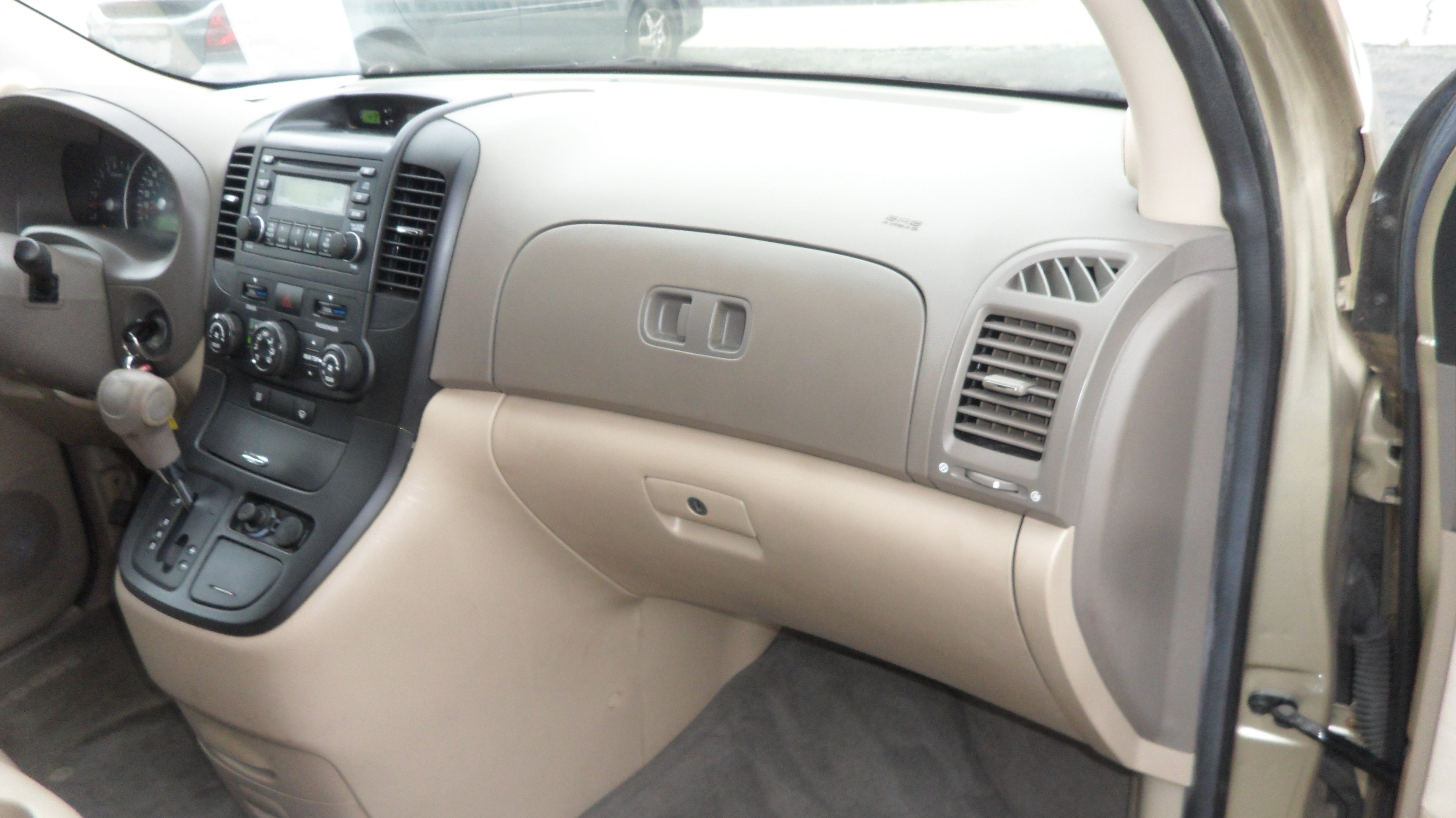 2008 Kia Sedona LX